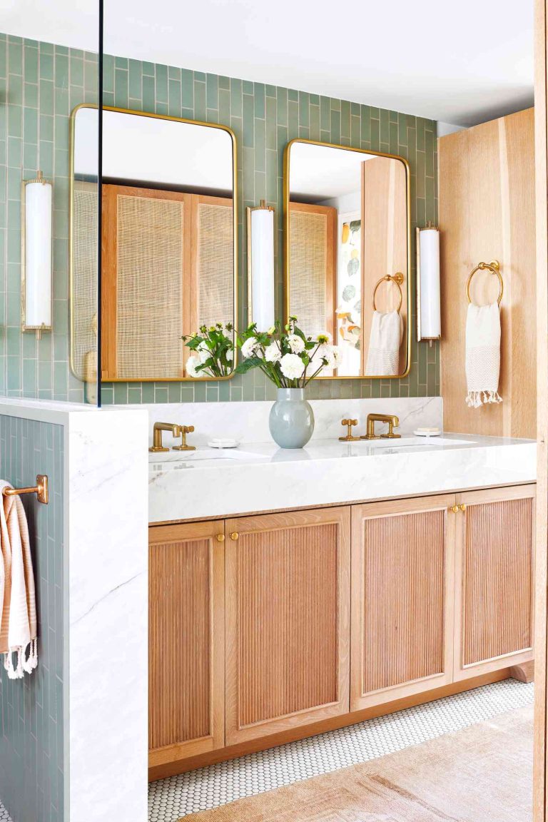 19 Small Farmhouse Bathroom Ideas: Create a Cozy and Charming Space