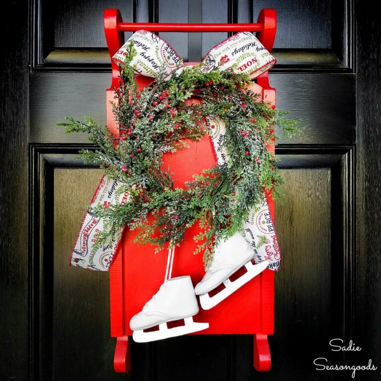 17 Christmas Porch Decor Ideas to Make Your Home Shine This Holiday Season