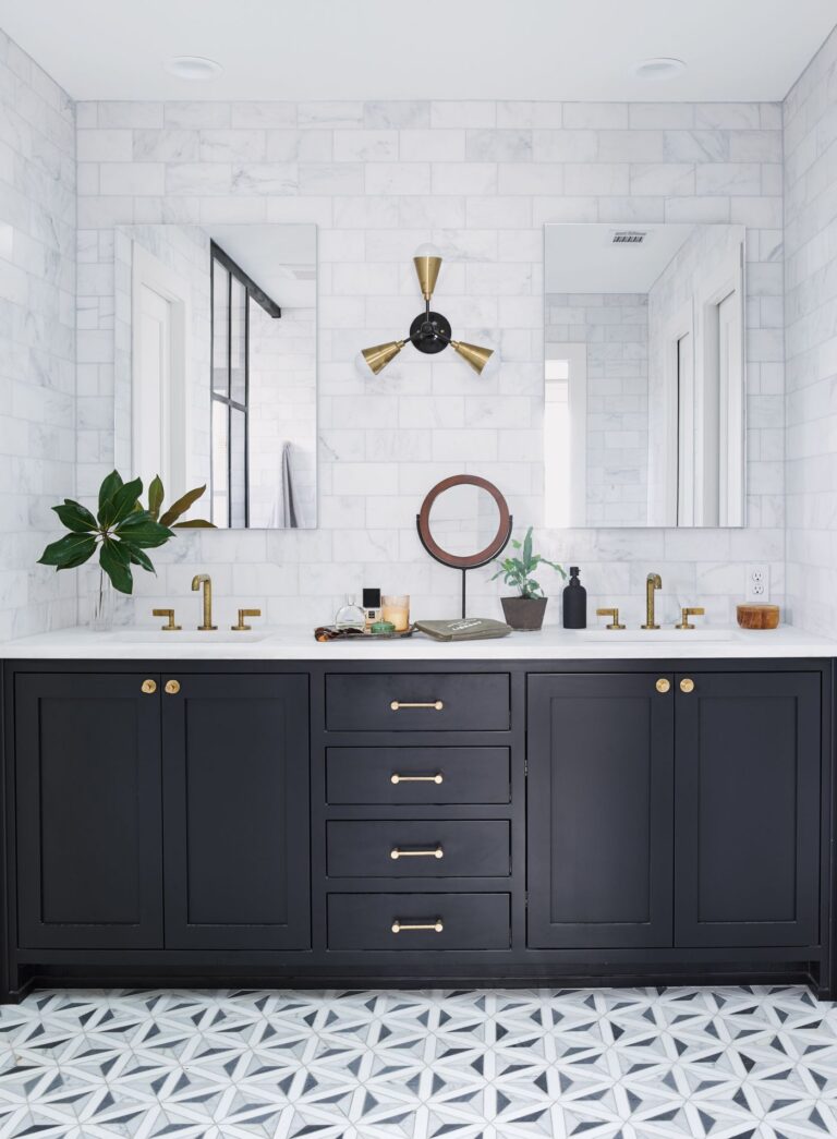 15 Black and White Bathroom Decor Ideas to Elevate Your Space